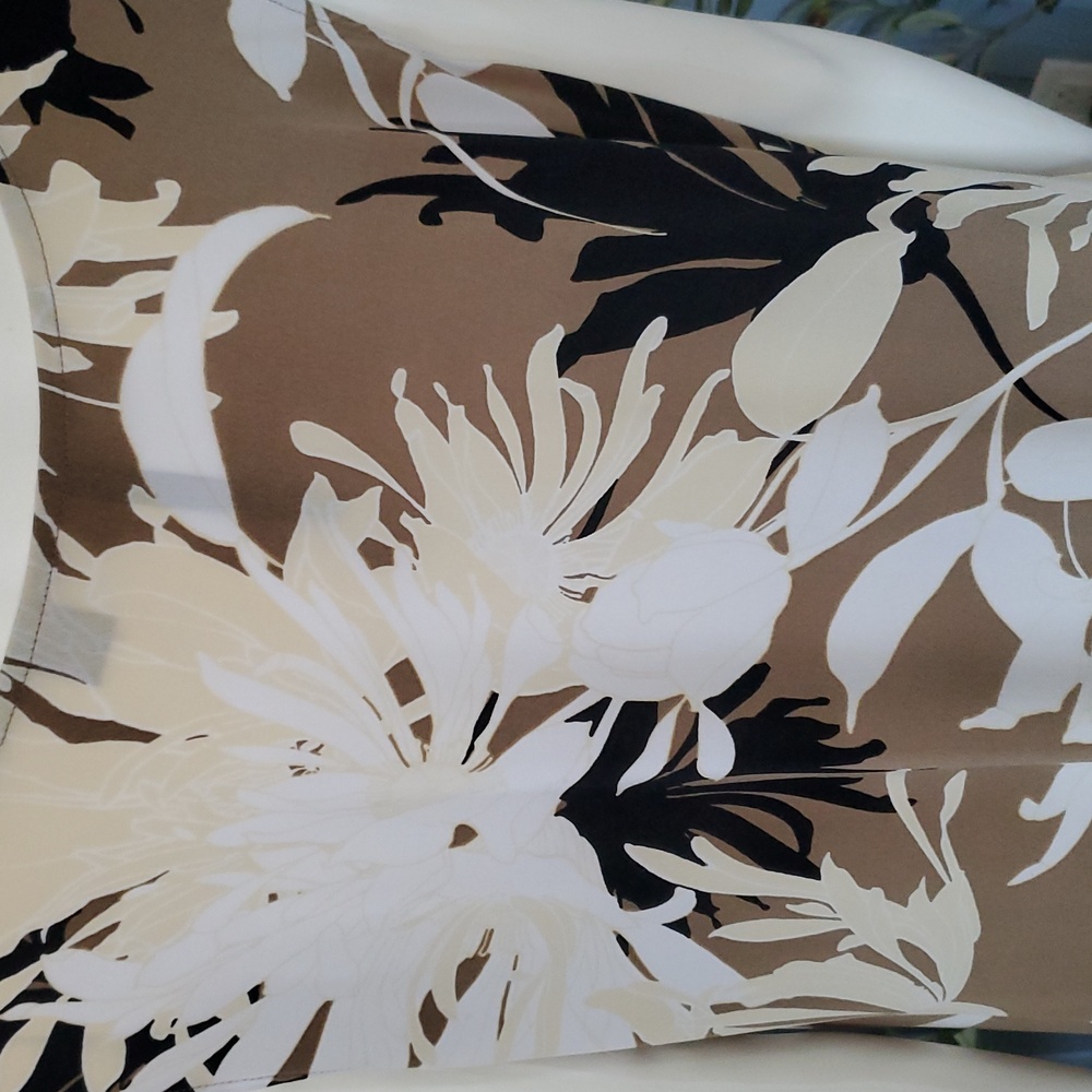 Skye's The Limit Floral Sleeveless Maxi Dress in Brown and White. Large. - Picture 7 of 13